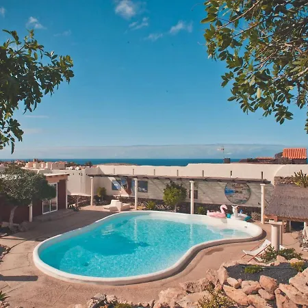 - Aire - Surf & Yoga *